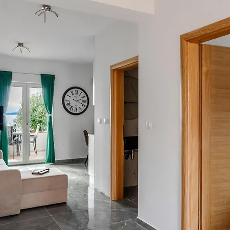 Luxurious In With House Sea View Appartement Vir