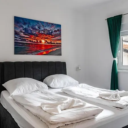 Luxurious In With House Sea View *