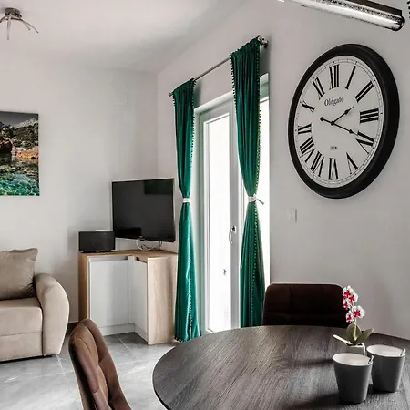 Appartement Luxurious In With House Sea View