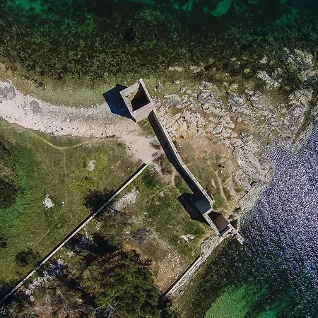 Luxurious In With House Sea View Vir