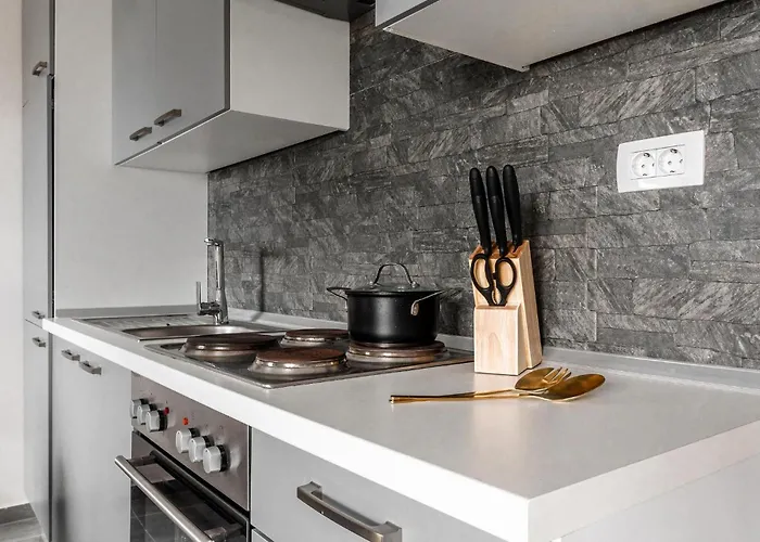Apartman Lovely In With House Sea View Vir